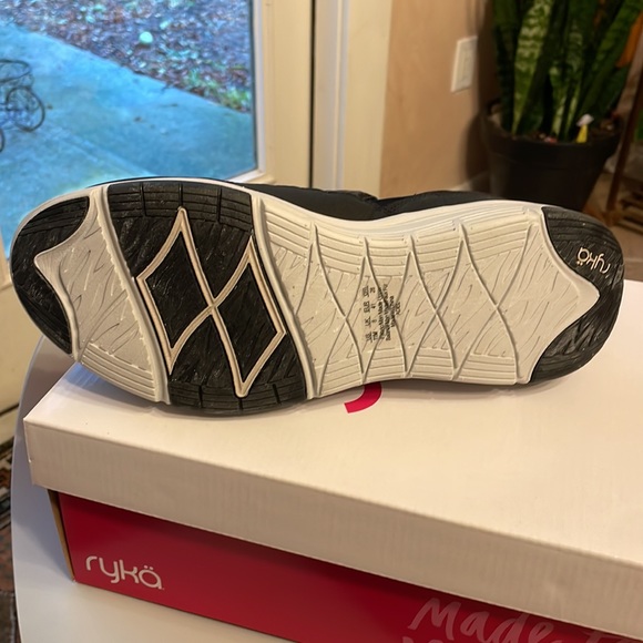 Water repellent sneakers - Picture 2 of 4